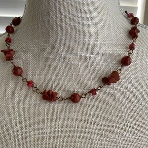 Juego de collar y pulsera hecho con jaspe rojo